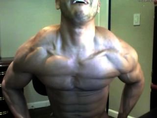 Garoto webcam quente grande corpo musculoso e dick enorme