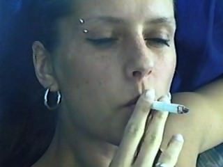 Menina fumar davidoff magnum cigarette pt.2
