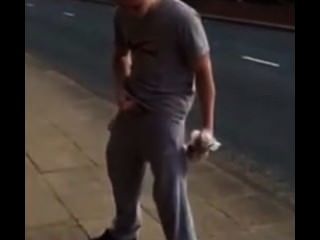 British chav lad swinging cock \u0026 mijo em público.