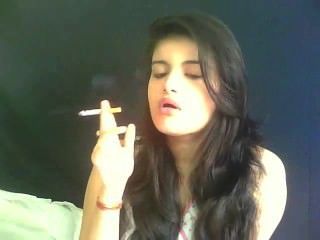 Latina poder fumar # 1