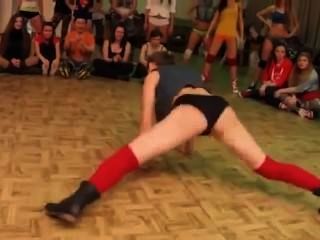 2014 menina branca twerking concorrência