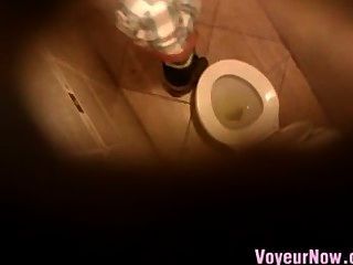 Câmera escondida acima do banheiro