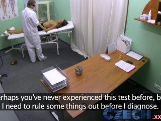 Czech doutor faz paciente sexy com tits incríveis esguichar pela primeira vez