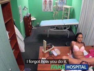 Doutor do fakehospital decide o sexo é o melhor tratamento disponível