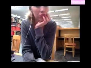 Kendra sunderland no vídeo da biblioteca