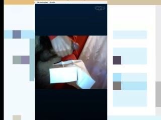Um homem está se masturbando no skype