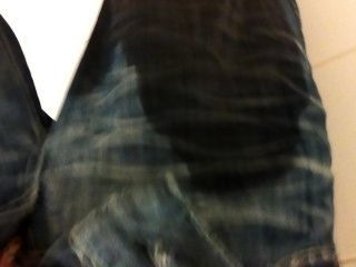 Urina em minha calça jeans